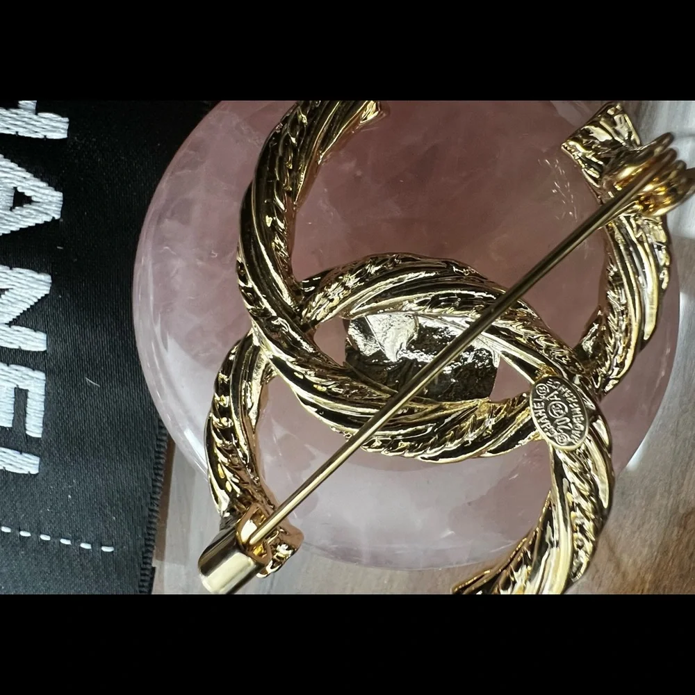 🌹STUNNING CHANEL BROACH - Picture 4 of 16